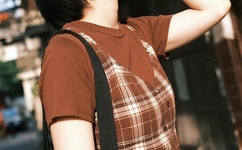 坐到桌上腿张开H